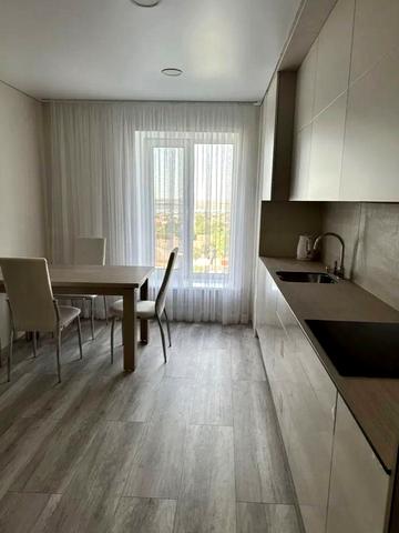 Героїв України просп. (Героїв Сталінграду), 20-К