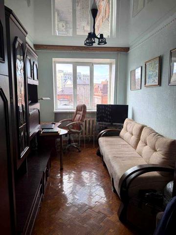 Садова вул. (Чубаря), 1