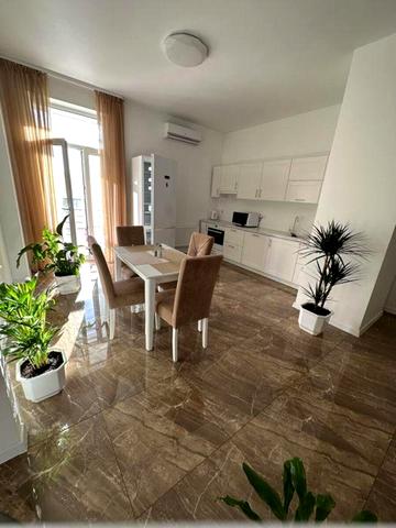 Саперне Поле вул., 12