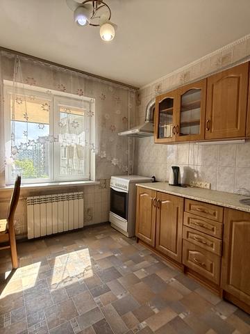 Набережна Перемоги вул., 124