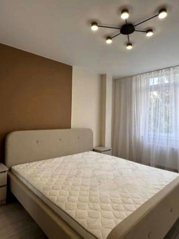 Андрія Сахарова вул., 10