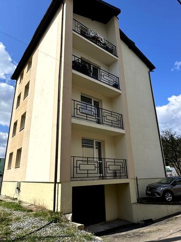 Спортивна вул., 12