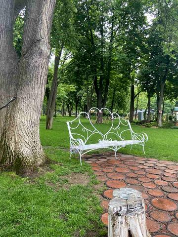 Олексія Вадатурського вул. (Маршала Малиновського), 1