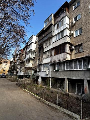 Сегедська вул., 5б