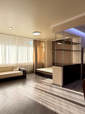 Аркадійське плато вул. (Гагаринське плато), 5/2