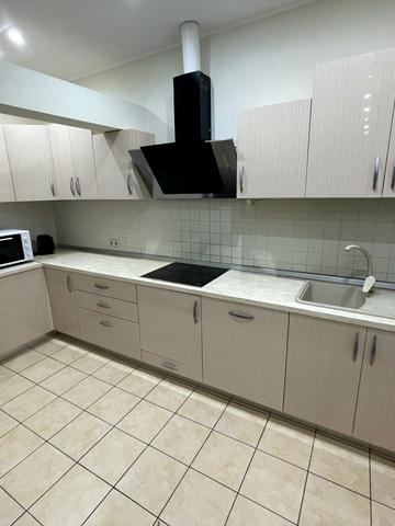 Добробутна вул., 17