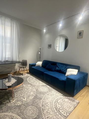 Велика Васильківська вул. (Червоноармійська), 38