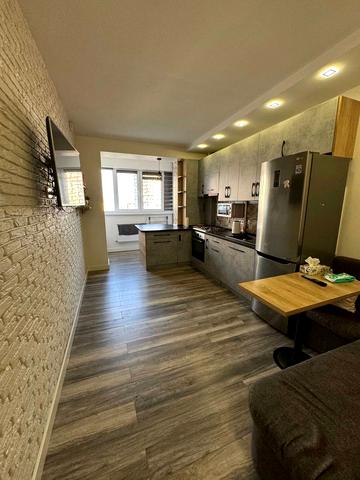 Дмитра Яворницького вул. (), 11