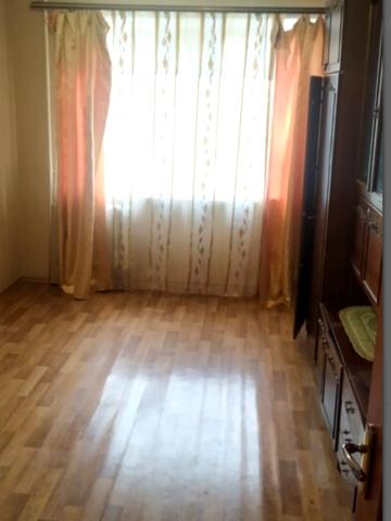 Космонавтів вул., 122