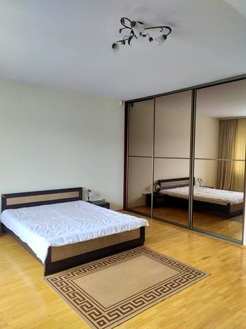 Омеляна Поповича вул., 6а