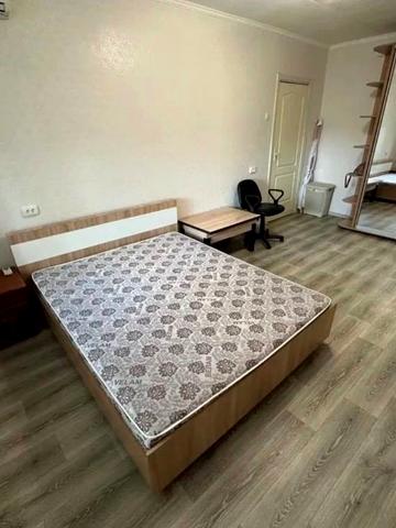 Космонавтів вул., 98