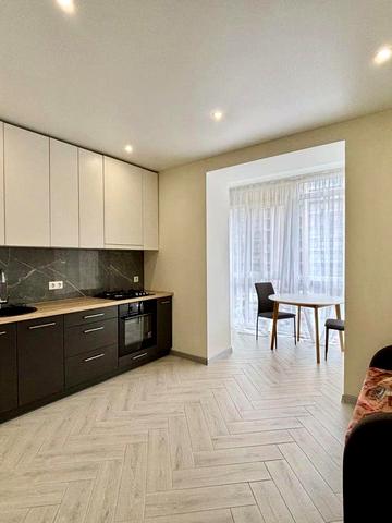 Набережна Перемоги вул., 42