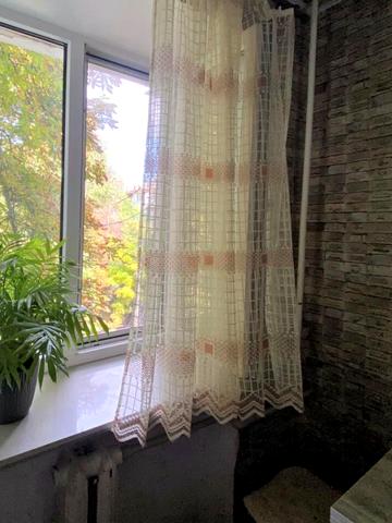 Космонавтів вул., 21/2