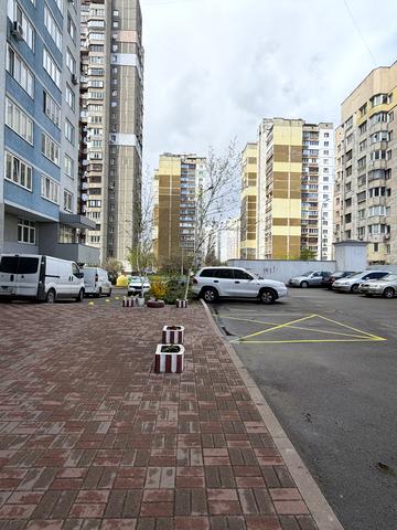 Червоної Калини просп. (Володимира Маяковського), 70