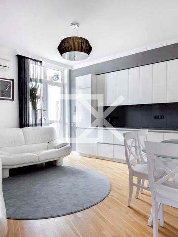 Сімї Кульженків вул. (Петра Дегтяренка), 35