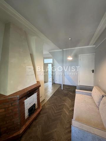 Пирогова вул., 2