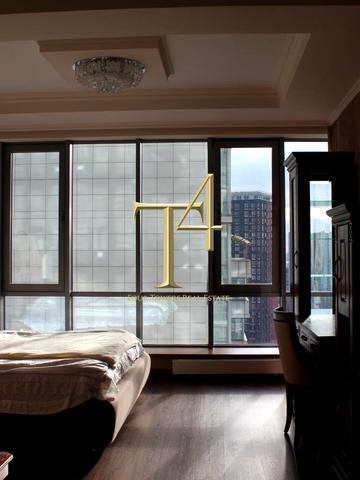 Дніпровська набережна вул., 14