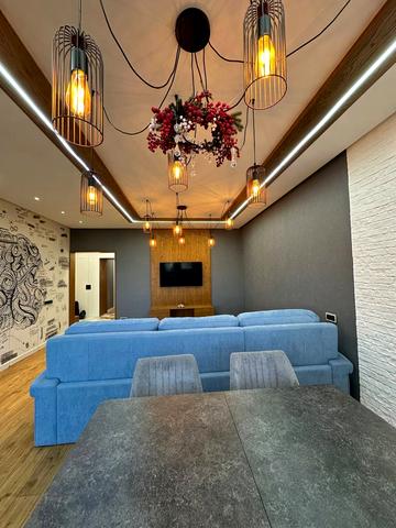 Михайлівська вул., (Будинок 1)