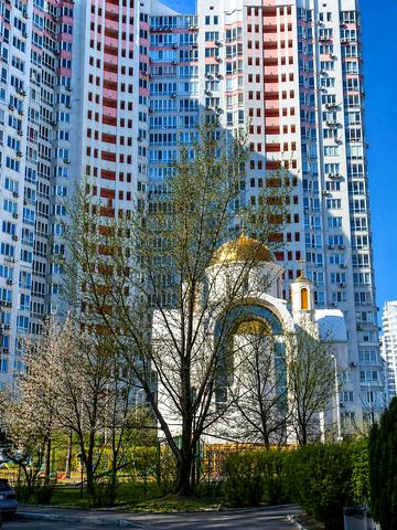 Єлизавети Чавдар вул., 1