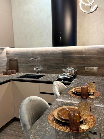 Набережна Перемоги вул., 7