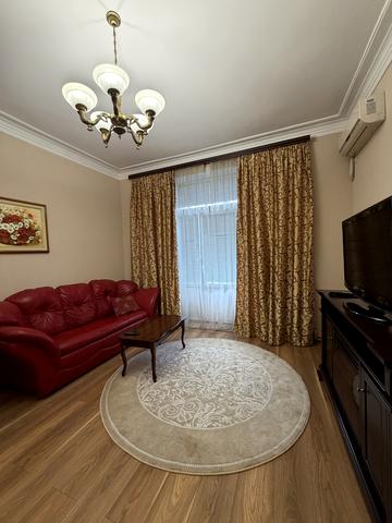 Воскресенська вул. (Леніна), 1