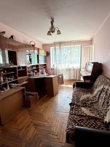 Університетський пров., 8