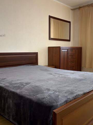 Теплична вул., 38