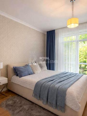 Академіка Лебедєва вул., 1