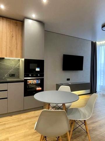 Космічна вул., 5