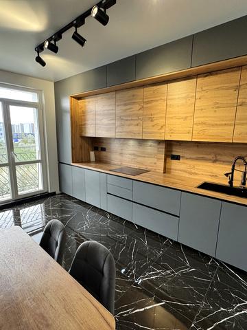 Василя Стуса вул., (Будинок 5)