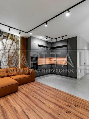 Болсуновська вул. (Сергія Струтинського), 21