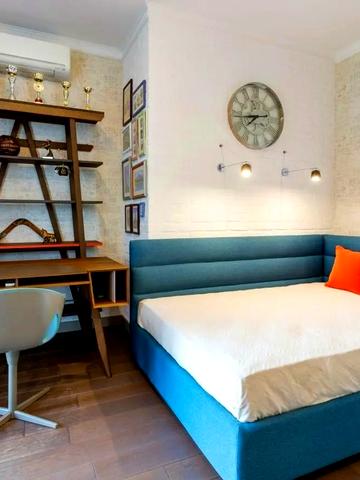 Раїси Окіпної вул., 18