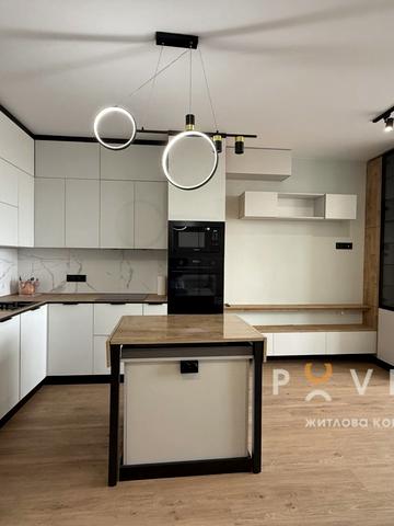 Залізнична вул., 3