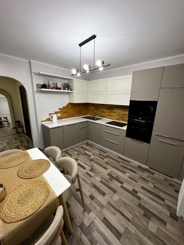 Валерія Лобановського вул., 28