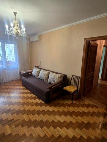 Срібнокільська вул., 8