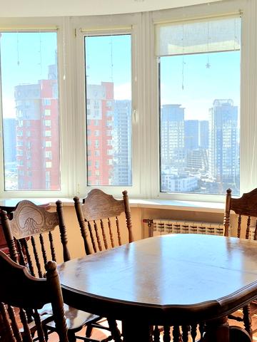 Анни Ахматової вул., 48