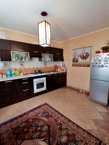 Тролейбусна вул., 30