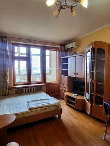 Авіаційна вул., 1