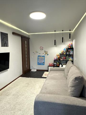 Південноукраїнська вул., 4