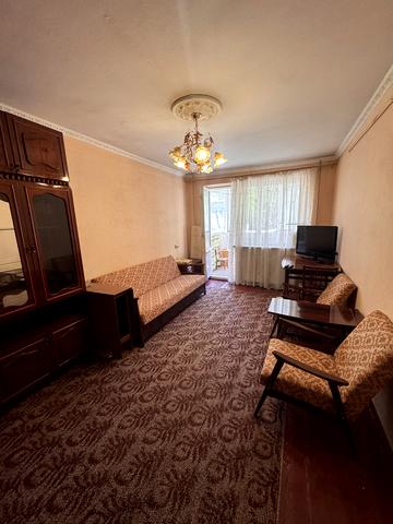 Карпатська вул., 6