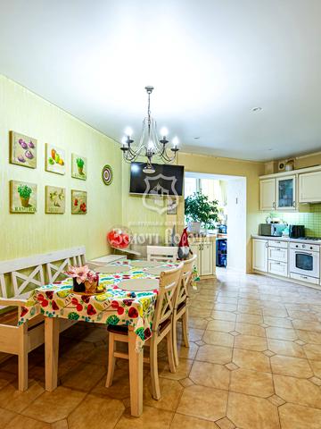 Погребняка вул., 14