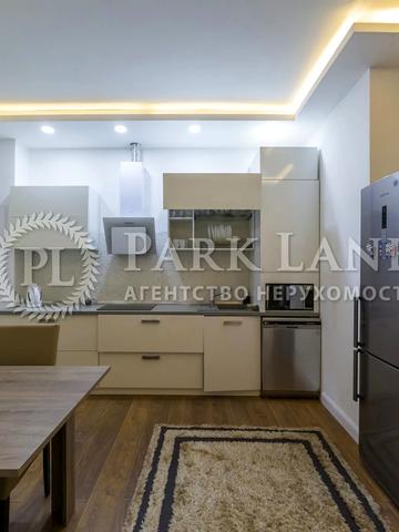 Дегтярна вул., 8