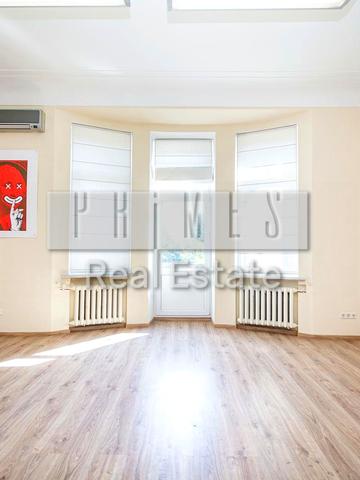 Інститутська вул., 20/8