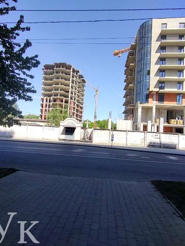 Михайла Грушевського вул., (Будинок 2)