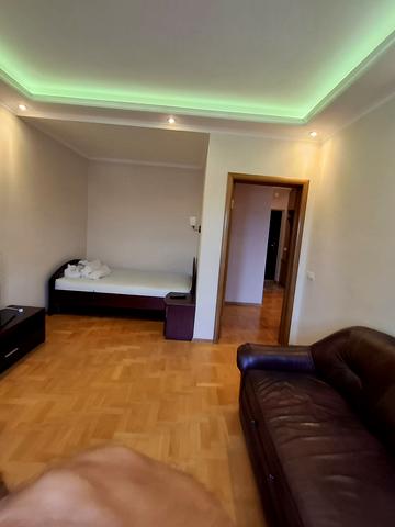 Валерія Лобановського просп. (Червонозоряний), 4-Б