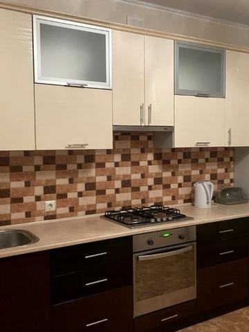 Академіка Ющенка вул., 10