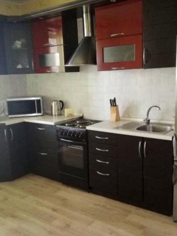 Милославська вул., 8