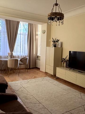 Кропивницького вул., 18