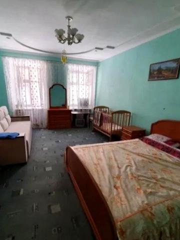 Ніжинська вул., 14