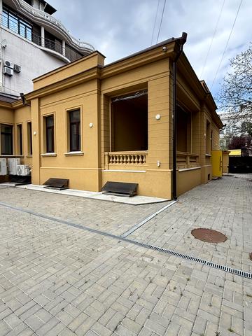 Затишна вул., 7